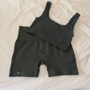 Set Active Sculptflex Ribbed Bike Shorts and Bra Set in Vegas Sage Green